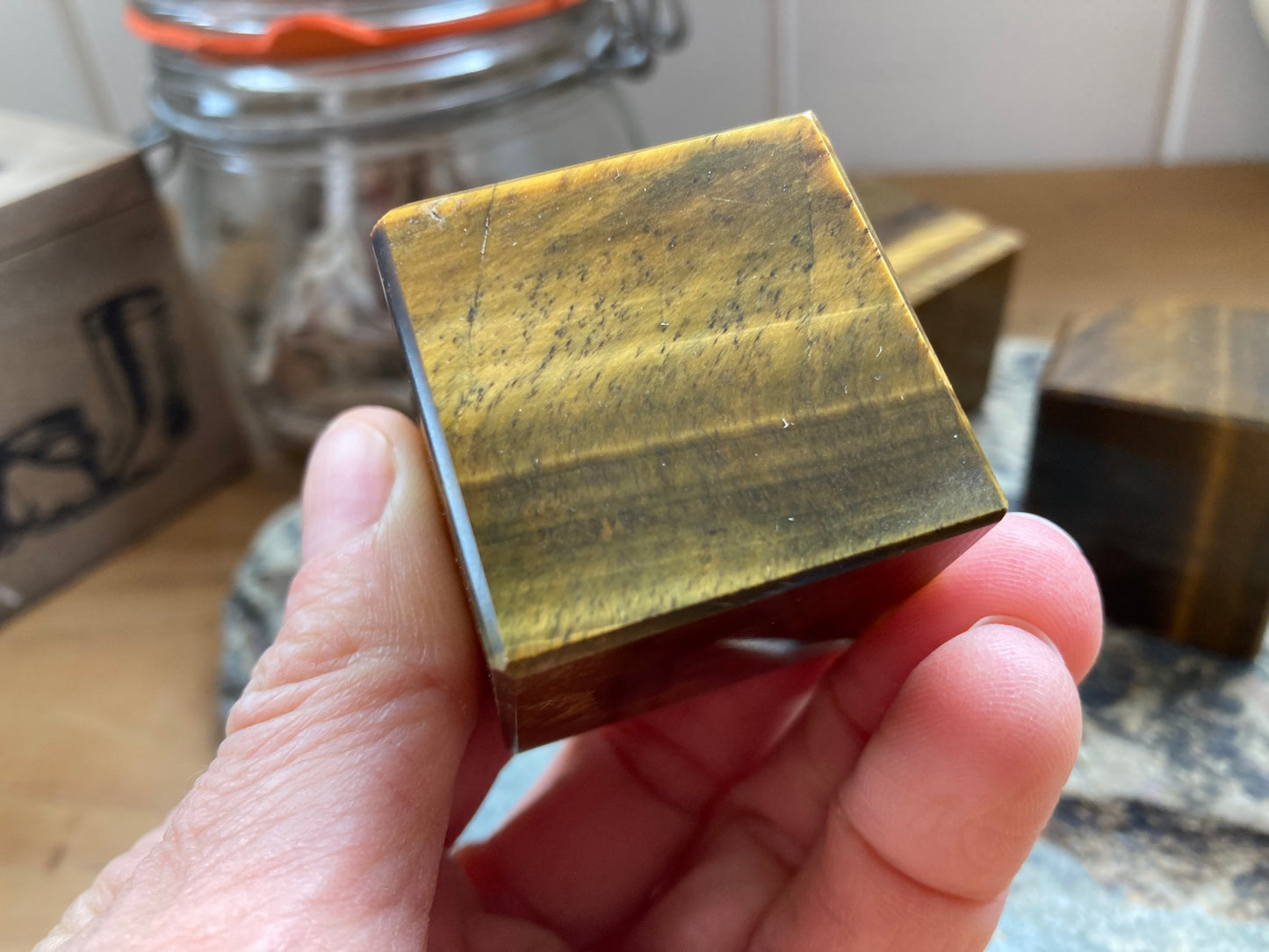 Tiger eye cubes